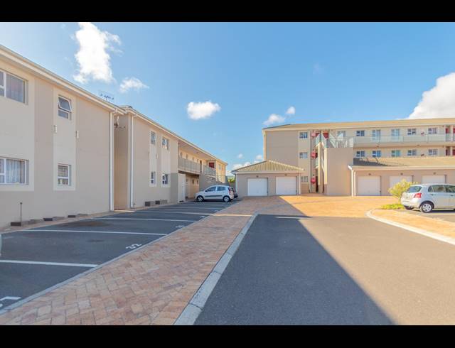 1 BEDROOM APARTMENT FOR SALE IN BURGUNDY ESTATE
